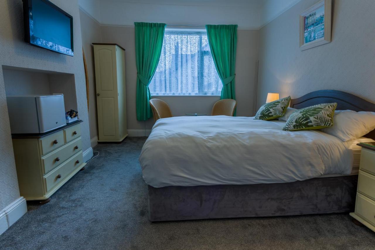 Relax At Rosscourt Guest House-Free On Site Parking (Adults Only) Bournemouth Exterior photo